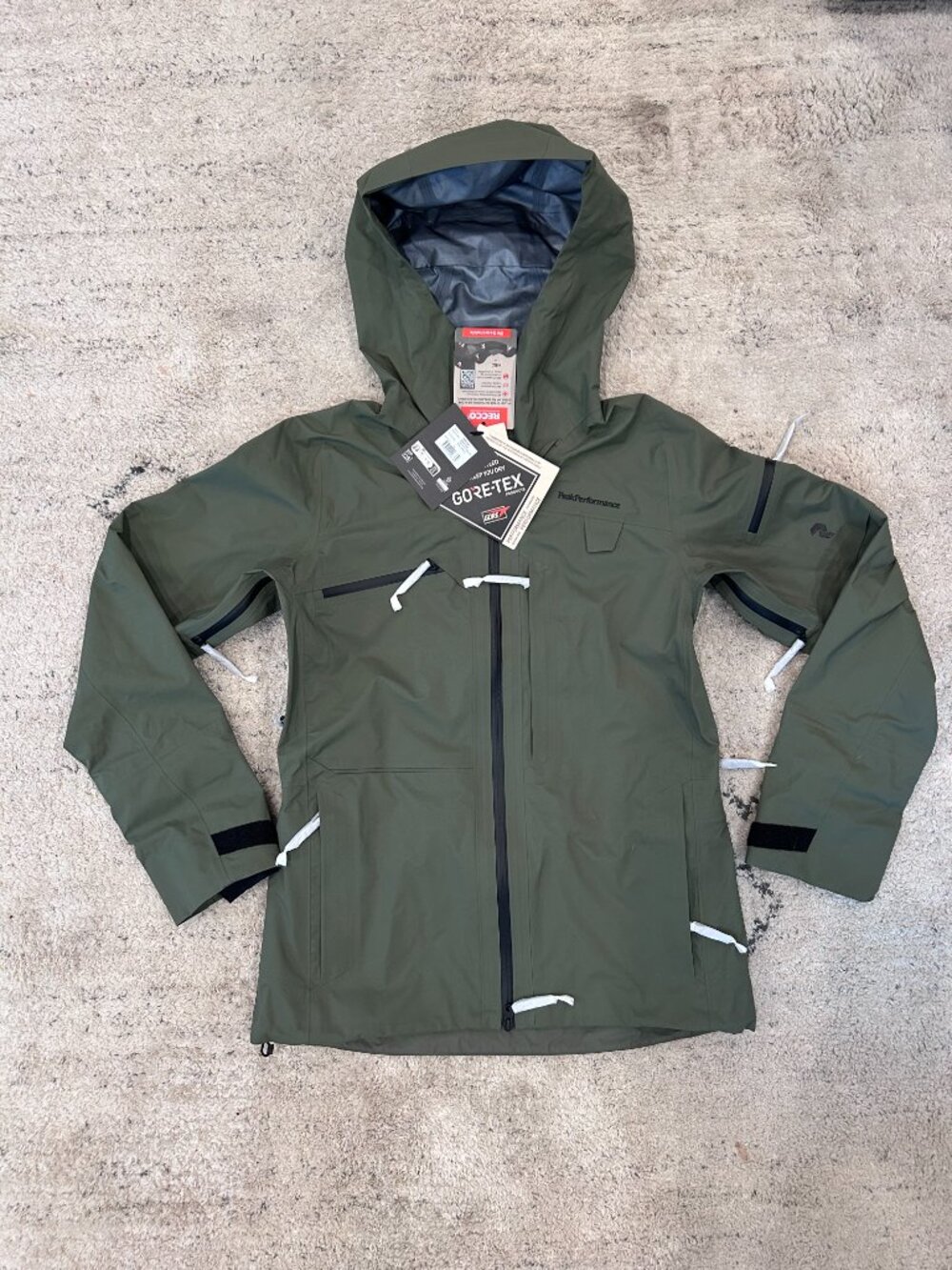 Peak Performance | Alpine GORE-TEX C-Knit™ 3L Shell Jacket Women | Tags On